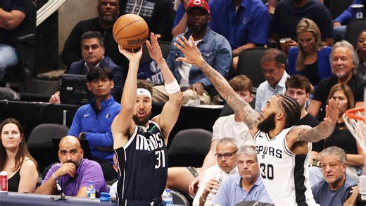 Klay Thompson sets team 3-pointers record in his Mavs debut