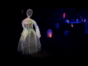 DIY Chicken Wire Ghost