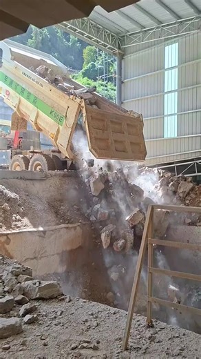 #Jawcrusher #rockcrusher #Usedcrusher #stonecrusher #Sandandgravelproductionline Our company has a large stock of high-quality used crushers, including jaw crushers, impact crushers, cone crushers, impact sand making machines, hammer crushers, ball mills, and more. We also have a large selection of high-quality crushing and grinding equipment. Please leave a message if you are interested.