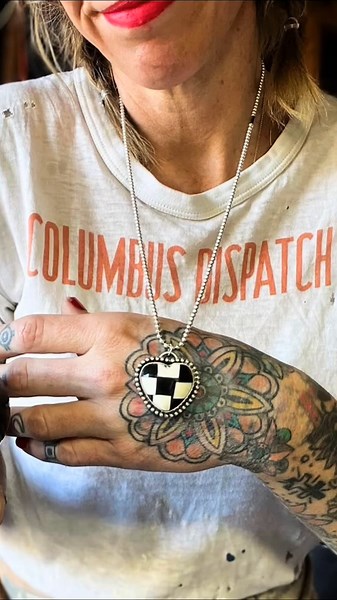 Vintage Pool Balls Craft: Unique Jewelry from Snooker Balls