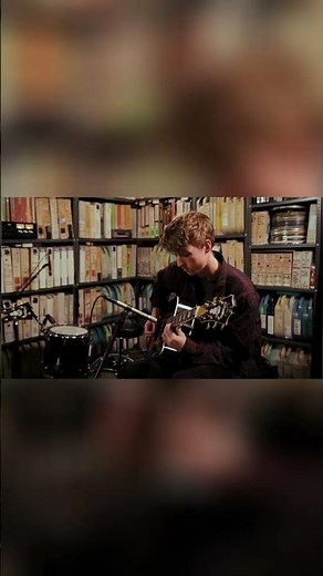 Beach Bunny in the studio 🎙️