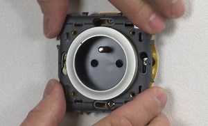 Installer une prise de courant connectée Céliane™ with Netatmo