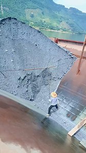 11K views · 172 reactions | Conveyor belt transporting stones on ships #barge #bargeunloading #loading Our job is to drive a self-unloading vessel. We often record videos and post them on Youtube while our crew unloads cargo such as pebbles, sand, coal, etc. Thank you for liking our Youtube channel, you will occasionally see stress-relieving videos of our self-unloading vessels unloading cargo | Chinese craftsmanship | Facebook