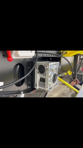 SuproTrailer 72-meter extendable trailer, equipped with a winch, enhances the vehicle's safety, convenience, and aesthetics.#SuproTrailer #HeavyTransport #OversizedLoad #DropDeckBed #HeavyHaulage