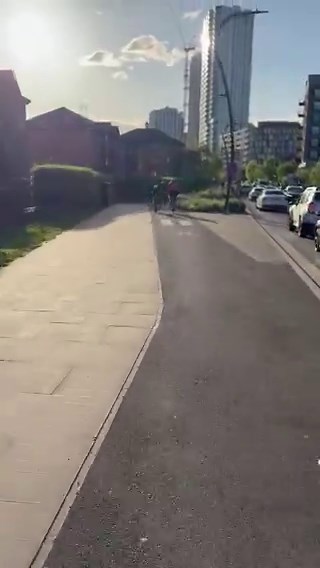 “Cycling takes too long” ➡️ common claim.In London:🚴‍♀️ Bikes avg ~12–14 mph🚗 Cars avg ~9–12 mphIf you care about time, and about people who need roads (emergency services, trades, deliveries)…every bike = 1 less car, freeing up space for those who need them.