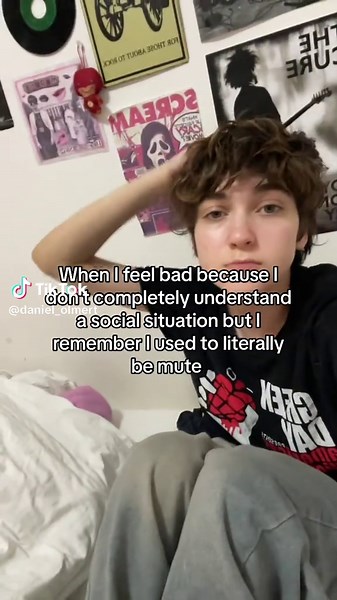 Saw someone do this w selective deafness #selectivemutism #selectivemutismawareness #sociallyawkward #awkward #proud #mh #mentalhealth @🪤MAGZ !!