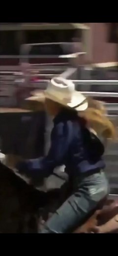 NEW ARENA RECORD IN CALGARY!! 🚨 Kassie Mowry & Famous Ladies Man “Emmitt” run a 16.86 in The Final Round in Pool B! 👏⚡️ #wprarodeo #fypシ #barrelracing #foryoupage #fyp #barrelracer #cowgirl #prorodeo #calgarystampede