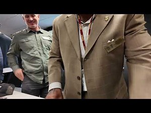 Removing and comparing the extractor and striker of Glock Generation Gen 5 with new Gen 6