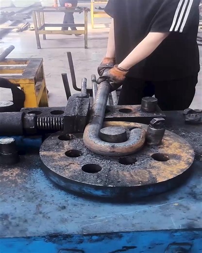 65K views · 50 reactions | Powerful Pipe Bender Creates Smooth Curve #HydraulicBender #PipeBending #MetalWorkshops #HeavyTubeBend #IndustrialTools | lamaestramiel | Facebook