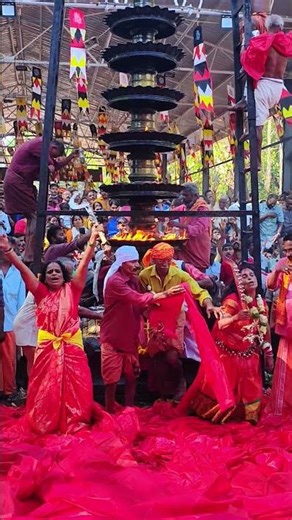 തന്നാരം പാടുന്ന പാട്ടിന് ആടിക്കളിക്കുന്ന ഒരു നല്ല അമ്മ@കൊടുങ്ങല്ലൂർ മീനഭരണി മഹോത്സവം/meena Bharani