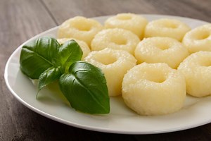 Kultowe kluski śląskie od Magdy Gessler – prostota i tradycja na talerzu