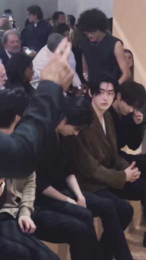 Manspreading Sunoo: Risks and Reactions