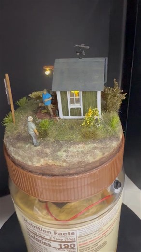 L&N Mini-diorama built on the lid of a peanut butter jar! Model by Andre VanVooren as seen at the 2025 St. Louis RPM Meet! | Railroad Model Craftsman Magazine