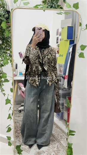 Stylish Blouse and Baggy Jeans Outfit Ideas