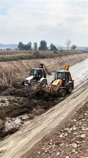 How Two Backhoes Tackle Mud & Debris to Restore Flow