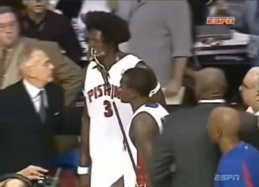 Ben Wallace vs Ron Artest fight in 2004 #brawl | Sabado Ballers Official