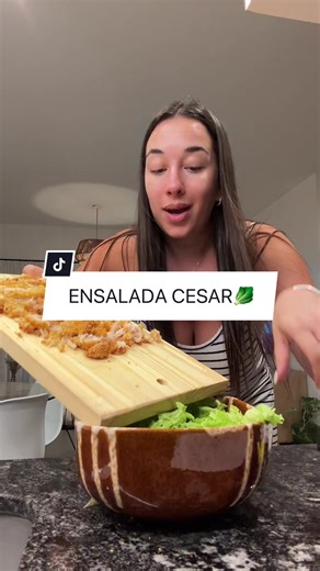 Preparación de Ensalada César en Casa