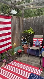 Happy Fourth of July I guess we’re feeling a little patriotic. Plus I just wanted a complete change on the our #catio I thought it would be fun to enter a catio in the local Fourth of July home decorating contest. In my small town of Pacific Palisades the Fourth of July is really a big deal. There are 10 K and 5K runs. We have a big parade that has all sorts of fun things like kids and bikes and patriotic pups. Then there’s a big concert at the high school followed by a giant fireworks display. 
