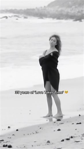 254K views · 14K reactions | If you see me recreating this music video while I'm on holiday, mind your business  Hard to believe that the Mariah Carey classic is ퟯퟱ 혆헲헮헿혀 old today! ❤️ | Spotlight - Sony Music UK | Facebook