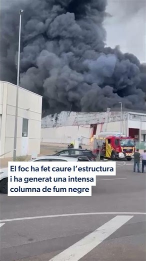 Large #fire in an almond factory in the Vall d'Alba #ÀPunt