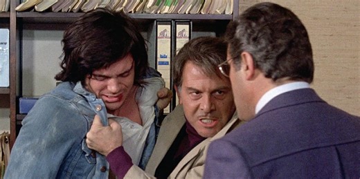 Questo film con Enrico Maria Salerno incarna lo spirito degli anni '70 e dei film sui commissari