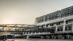 Flughafen Stuttgart: die Terminals für Abflug und Ankunft finden