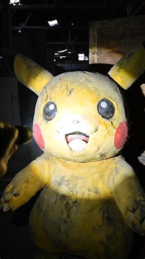 Do you think this Pokémon was abandoned… or hiding all along?👇 Comment your theory