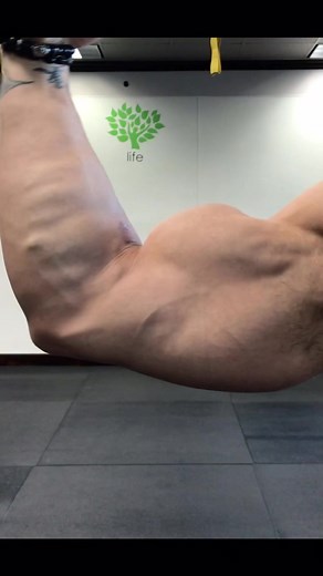 #bigchallenge #tiktok #gymlife #flex #flexchallenge #fyp #foryourpage #friday 💪🏽 #bodybuilding