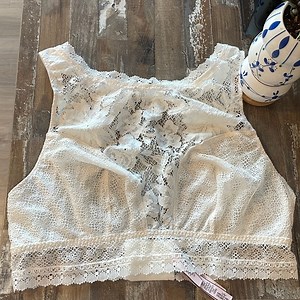 🆕 Victoria Secret Large lace bra