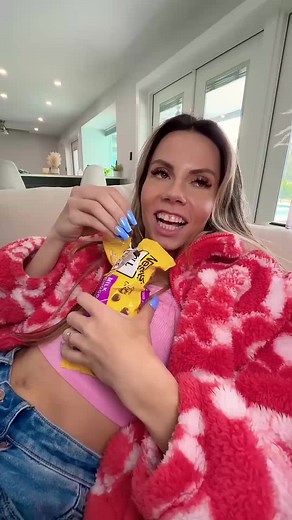 14K views · 324 reactions | WHEN YOU GET YOUR BELLY BUTTON STUCK IN YOUR CHOCOLATE CHIP #reels | We Can Fix It Contracting | Facebook