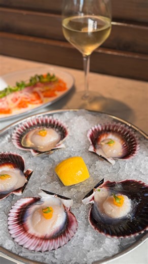 🐚 Treat yourself to our chilled and citrusy Peruvian scallops or indulge in our selection of fresh oysters straight from the raw bar. 🦪 Looking for something light and utterly delicious? Our Steelhead Crudo is a must-try! Perfect for those looking to satisfy their seafood cravings with top-quality, refreshing flavors. 🍋 #FreshSeafood #SantaMonicaEats #SeafoodLover #SantaMonicahappyhour #FreshCatch #SeafoodMarket #FoodieFinds #SeafoodParadise #SantaMonicaEateries #SeafoodFanatic #SeafoodExperi