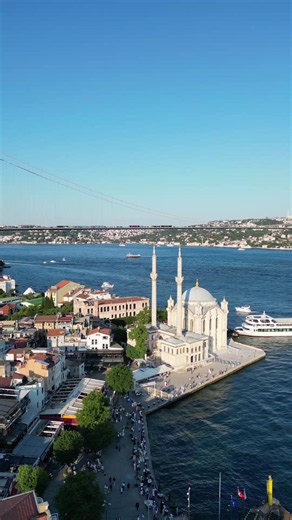 Istanbul travel — dive into the Bosphorus waves