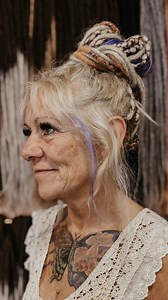 ✨ Diane made Muriel's Dreadlock dream come true ✨ Muriel, from Belgium, had wanted dreadlocks for a long time but somehow, never got them. Recently, she woke up in the middle of the night and thought: I’m just gonna do it! 🔥 And here she is, at Dreadshop, in the salon chair! She wanted a partial install and chose the Thin Locks of Love in Ash Blonde (Back length), with a couple of dreads in Rusty Pink for some fun color: because Muriel loves colors! 🤎 She wanted a lot of volume so she could we