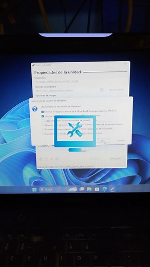 crear USB con Windows 11 24H2 para PC no compatible o para corregir el error de inicio en Windows #pc #windows1124h2 #creandoideas