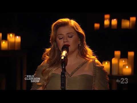 Kelly Clarkson Sings "Breath Of Heaven (Mary's Song) Amy Grant Christmas Song 2021 Live Performance