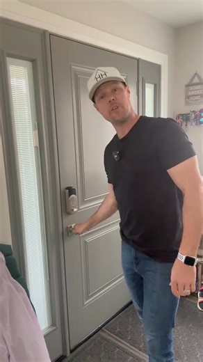 💨 Quick fix way for a loose door that won’t close tight. 🪛 Follow for more tips around the house 🏡 #tips #house #door #fix | KencLong