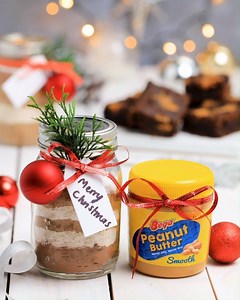 Feeling festive? 🎅🎄 Make this delicious DIY Brownie Jar to gift someone special this Xmas! The perfect Kris Kringle gift, simply place dry ingredients in a mason jar and gift with a jar of Australia's Favourite Peanut Butter! 🙌 Get the recipe via our website! #begapeanutbutter #australiasfavouritepeanutbutter | Bega Peanut Butter