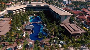 Quem gosta de esportes radicais, como Kitesurf, precisa conhecer Cumbuco, no Ceará, Brasil, uma praia que vai te fazer viver altas aventuras. www.descubraceara.com | Ceará Fascinante