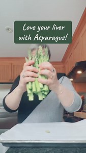 Asparagus is a powerful liver-loving vegetable thanks to its detoxifying, anti-inflammatory, and antioxidant properties. Here’s why it supports liver health: 1. Natural Detoxifier Asparagus is rich in glutathione, the body’s master antioxidant, which helps the liver break down toxins and neutralize harmful free radicals. 2. Supports Liver Enzymes It contains compounds that stimulate the liver’s phase I and phase II detox pathways, assisting in the breakdown of excess hormones, heavy metals, and 