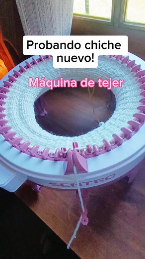 Probando máquina de tejer Sentro
