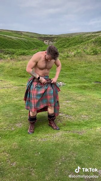 Super classy roadside conditions to put oj the full Wilson clan plaid. Inspired by @munrobagpiper to lay down and wrap it. Game changer! #plaid #kilt #kiltedyoga #scotland #tartan