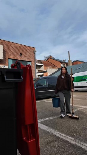 4.7K views · 15 reactions | Ben jij je container ook beu om zelf te wassen?  ContainerCleaner reinigt élke rolcontainer professioneel.  Geen gedoe. Geen stank. Gewoon proper. #containercleaner #rolcontainer #schoonmaken #bedrijven #tiktokbelgie #ondernemen #cleaningtiktok #voorenjna #fyp | Containercleaner.be | Facebook