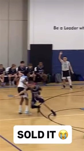 #viral #wow #sports #basketball #kids #drop #fall #viral #shorts #fail #juke #jump #airjump #see