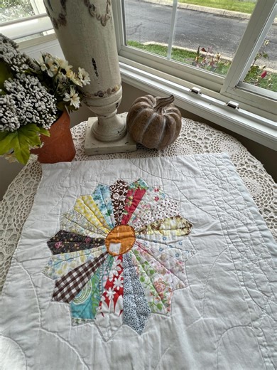 Vintage Feedsack Dresden Plate Quilt Square: Hand-quilted Farmhouse Decor - Etsy
