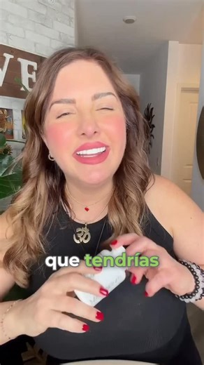 Dra. Samar Yorde | Doctora antiedad on Instagram: "Escribe #magnesio y solo por hoy, al ordenar 2, te regalo el tercero 🥰 (usa el Código SOYSALUDABLE) El magnesio es un mineral esencial para el sistema nervioso, los músculos y la energía celular. Beneficios clave: • Mejora la calidad del sueño profundo • Reduce calambres y tensión muscular • Ayuda a regular el estrés y el cortisol • Apoya la claridad mental y la concentración • Participa en la producción de energía celular • Mejora la respuesta