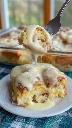 🍞🍮 Creamy Bread Pudding with Vanilla Sauce #easyrecipes