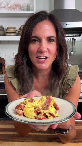 How to Make Scrambled Hot Dogs and Eggs