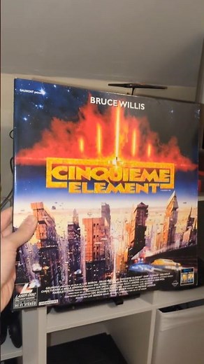 👉 Le Cinquième Élément en LaserDisc… cette époque 😍📀
