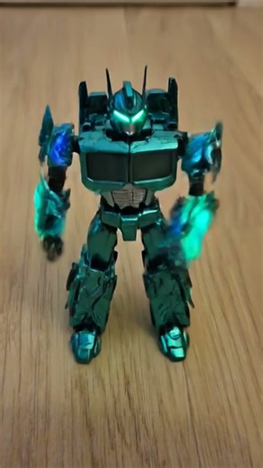 polis arabası Optimus prime yeşile dönüştü