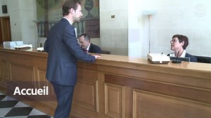 🤝 Le Sénat recrute de nouveaux agents ! * * * * * * * * * * * * * * * Vous souhaitez devenir agent au Sénat ? Vous avez le sens du contact, du travail en équipe et êtes polyvalent ? 14 postes sont à pourvoir au concours externe d'agent 2017-2018, et 1 poste à pourvoir au concours réservé aux personnes reconnues handicapées. ➡️ Tout savoir sur le concours : bit.ly/2whIVWY | Sénat